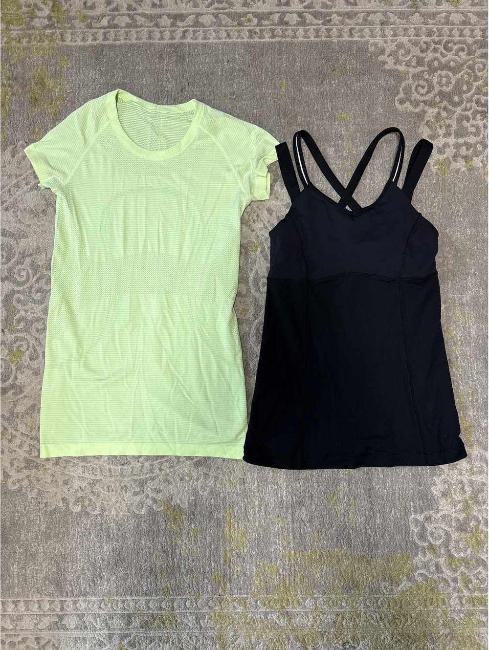 Lululemon lot 6, shirt tank, black and lime